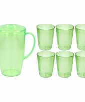 Groene plastic schenkkan waterkan set 2 liter met 6 glazen
